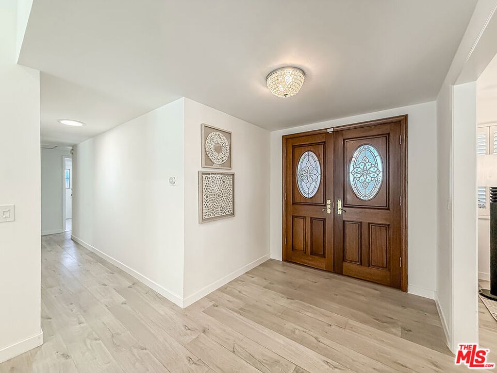 Photo of 6129 Rod Avenue, Woodland Hills, CA 91367 (MLS # 25611633)