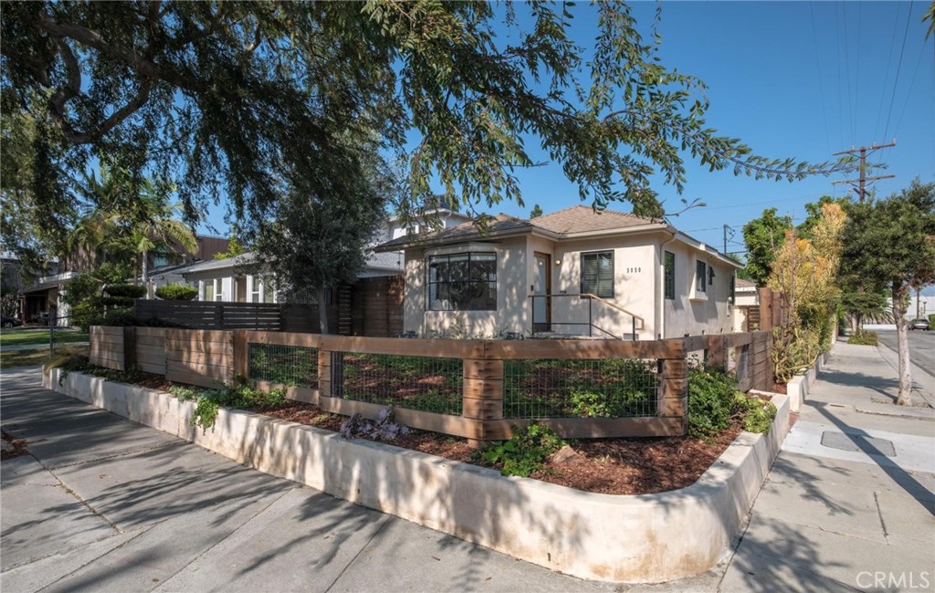 Welcome to 3050 Reid Ave — Culver City Arts District charmer on a corner lot, set on a street lined with mature Chinese Elm trees. Sun-filled interior with abundant natural light that fills the open kitchen, living, and dining areas. High quality interior includes raised ceilings, dual-pane windows, central HVAC, recessed lighting, professional-grade appliances, tankless water heater, and 200-amp electrical service. Outside you’ll find tropical hardwood fencing and room for outdoor entertainment, or space to expand the current home or add an ADU. A short distance to Helms Bakery, the Platform, Apple offices, Metro Expo Line, Syd Kronenthal Park, Park to Playa bike trail, Baldwin Hills Scenic Overlook, and award-winning Culver City schools.