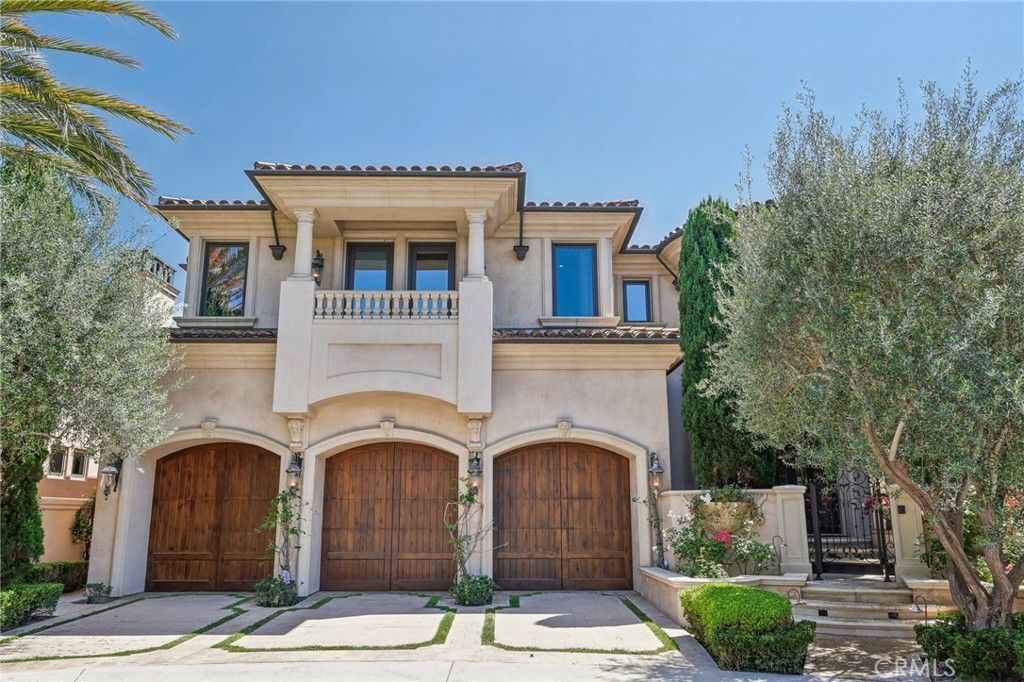 Photo of 60 RITZ COVE Dr, Dana Point, CA 92629 (MLS # LG24119985)