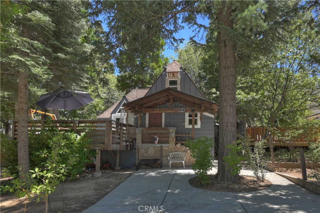 Photo 1 of 28 — 311 Hemlock, Lake Arrowhead, CA 92352