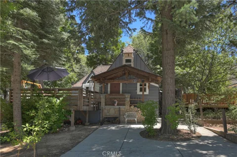 311 Hemlock Dr, Lake Arrowhead, CA 92352 - MLS#: IG26134605