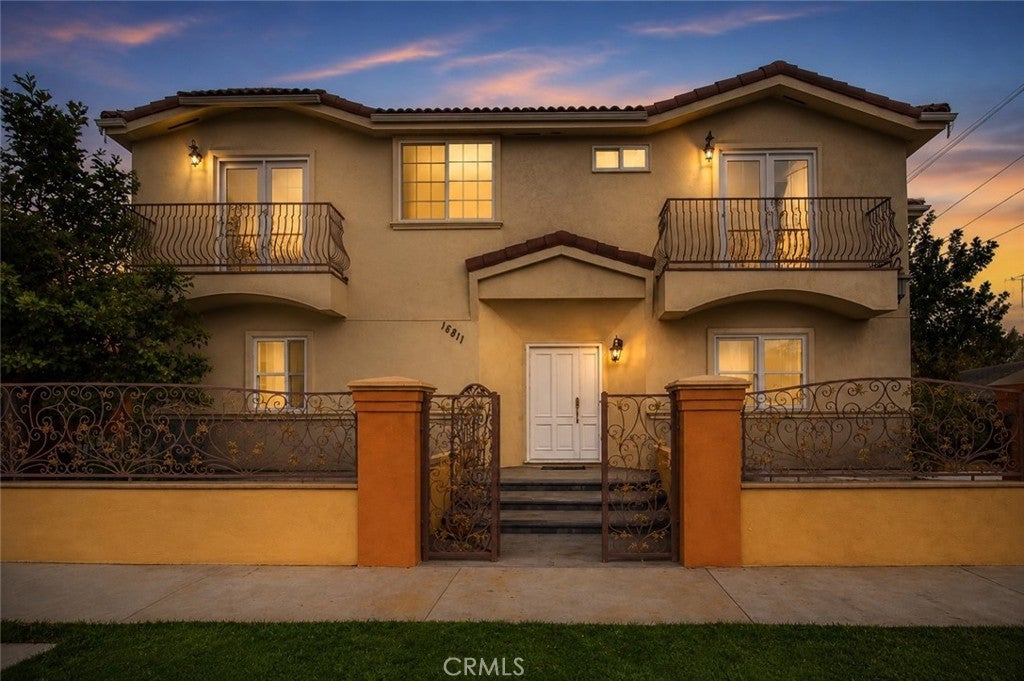 Photo of 18811 Topham ST, Tarzana, CA 91335 (MLS # SR26180801)