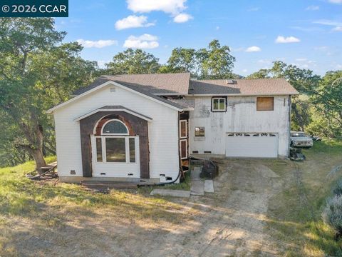 Photo of 98 Oak Springs Dr Rd, Napa, CA 94558 (MLS # 41128917)