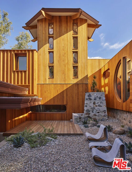 126 Summit Road