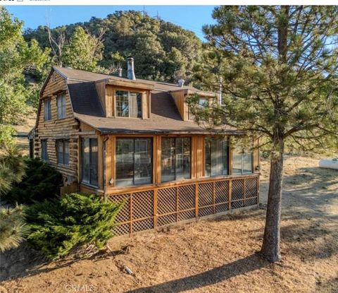 Photo of 7700 Digier Rd, Frazier Park, CA 93225 (MLS # SR26041325)