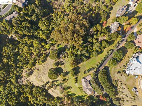 Photo of 11330 Lochard St St, Oakland, CA 94605 (MLS # 41118718)