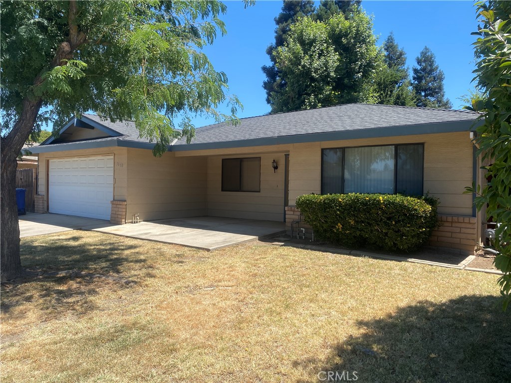 Wonderful opportunity for a first-time home buyer or investor! This 3-bedroom, 2 bathroom home sits on a quiet cul-de-sac in a desirable North Merced neighborhood! The entry opens into the family room and a hallway that leads to the kitchen and dining room. There is a bonus room off the dining room that could be used as an office or possibly another bedroom, but it lacks a closet. Further down the hallway are all 3 bedrooms and both bathrooms. The home also features an indoor laundry area, a well maintained backyard, and a two-car garage.