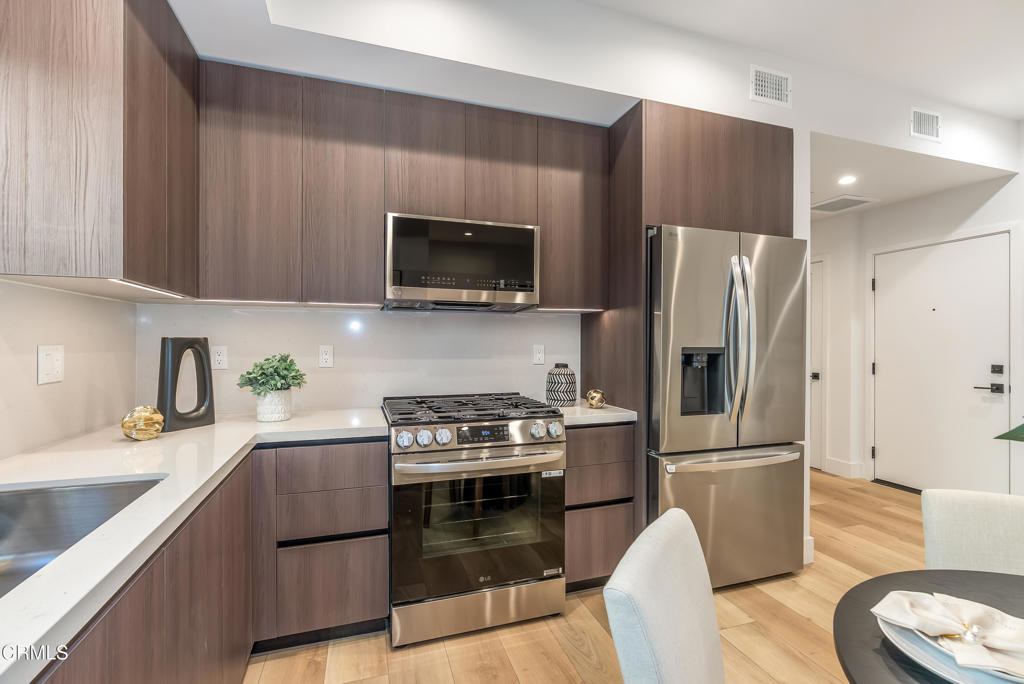 150 S Oak Knoll Avenue 103