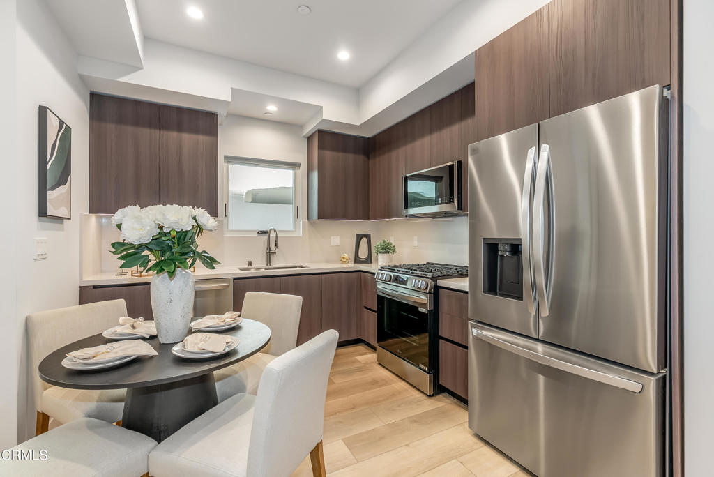 150 S Oak Knoll Avenue 103