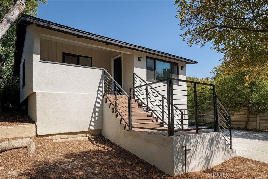 Photo of 645 N Avenue 50 Ave, Highland Park, CA 90042 (MLS # BB25227967)