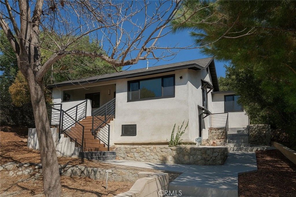 Photo of 645 N Avenue 50 Ave, Highland Park, CA 90042 (MLS # BB25227967)