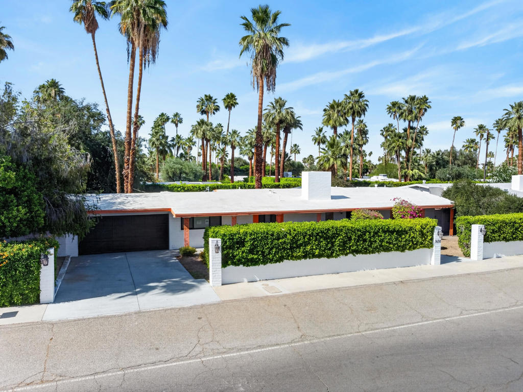 1450 E Mesquite Avenue