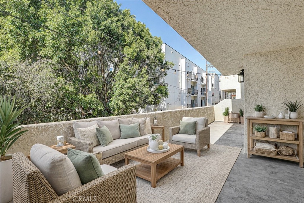 7001 S La Cienega 101