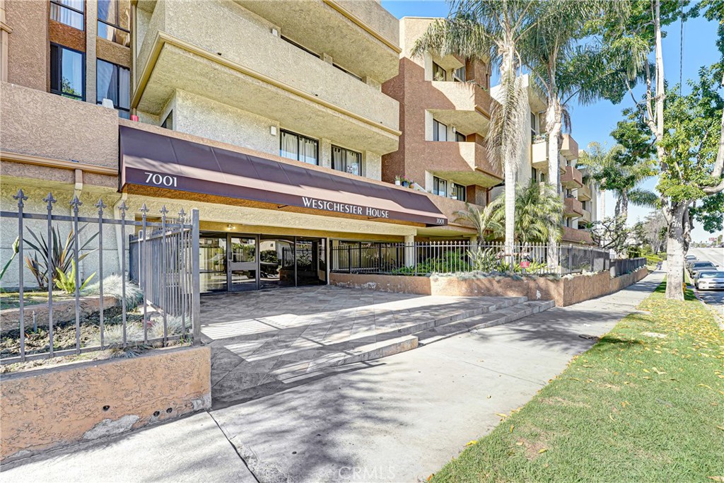7001 S La Cienega 101