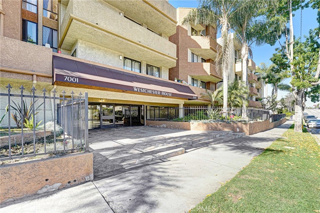 7001 S La Cienega Blvd 101, Los Angeles CA 90045