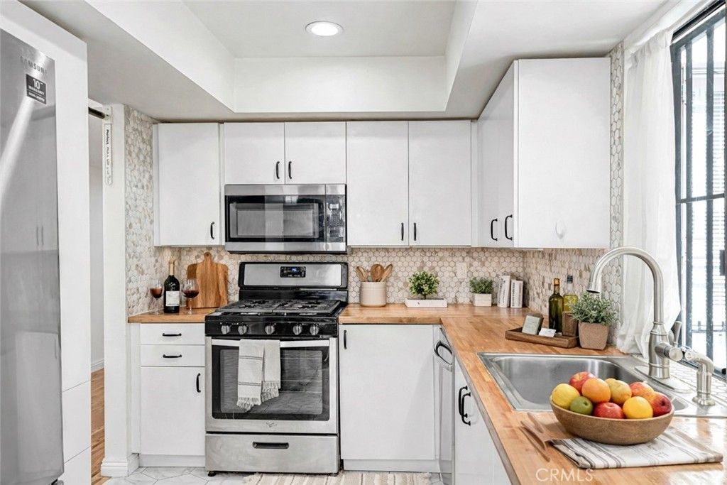 Photo of 7001 S La Cienega Blvd #101, Los Angeles, CA 90045 (MLS # IG26027693)