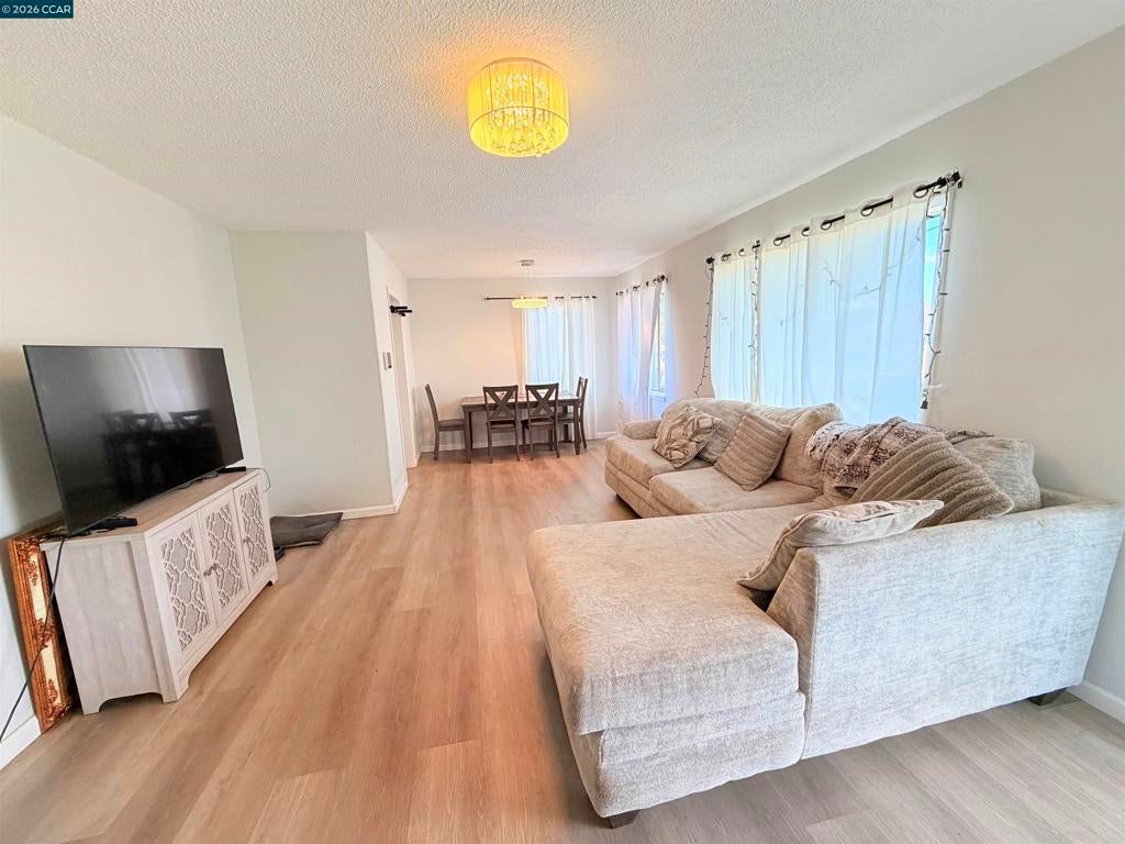 238 Fitzpatrick Rd Rd, Oakland CA 94603
