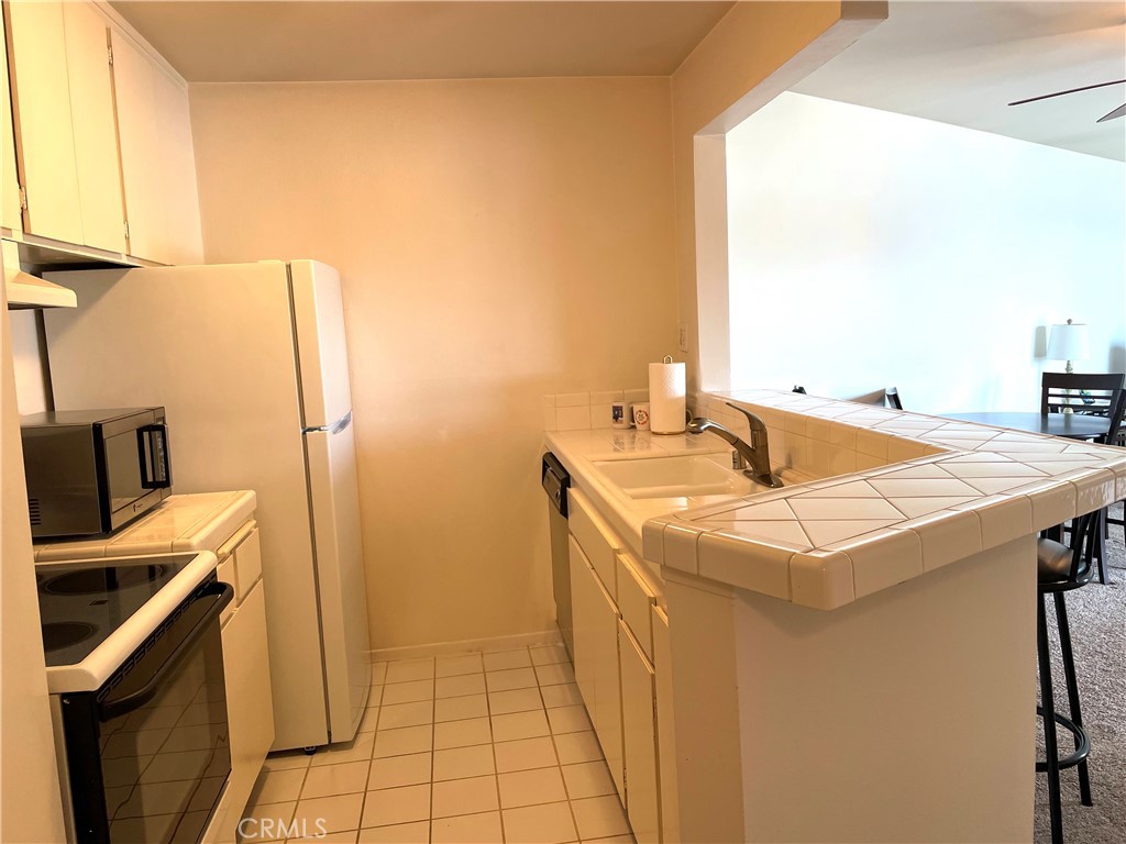 650 The Village 309