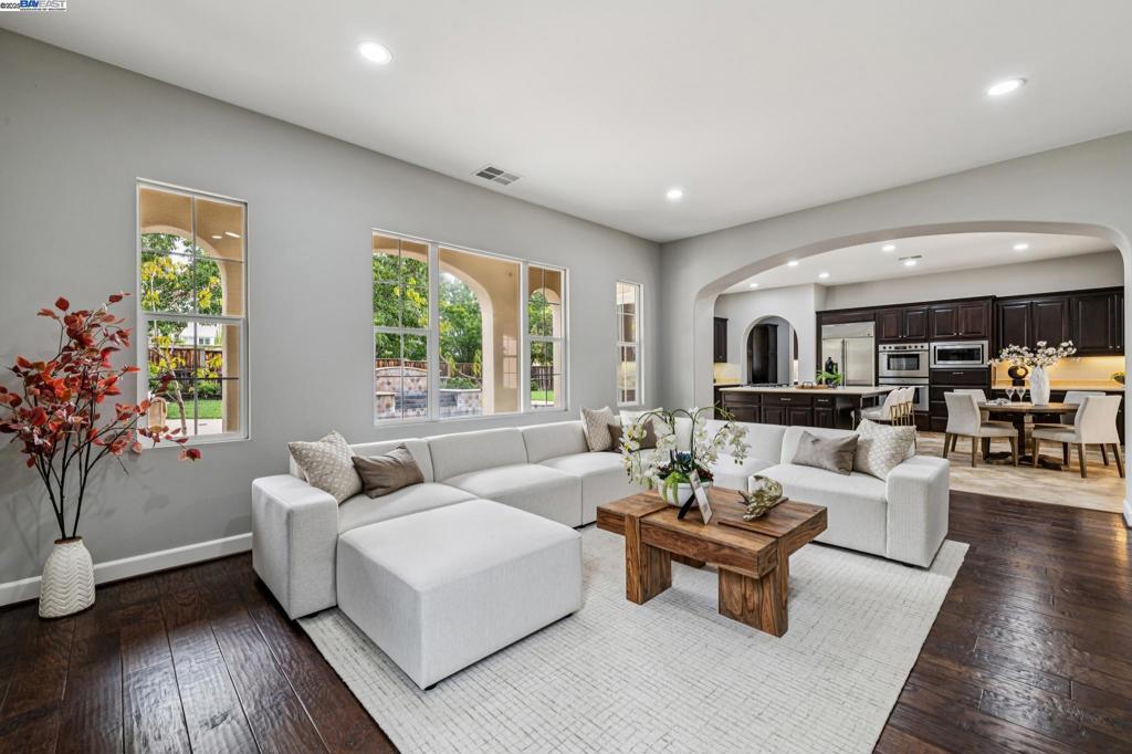 GALE RANCH - Residential