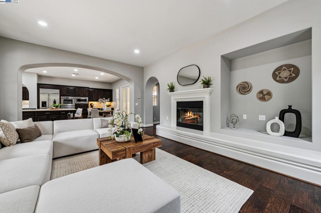 GALE RANCH - Residential