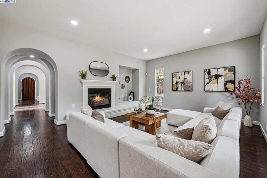 GALE RANCH - Residential
