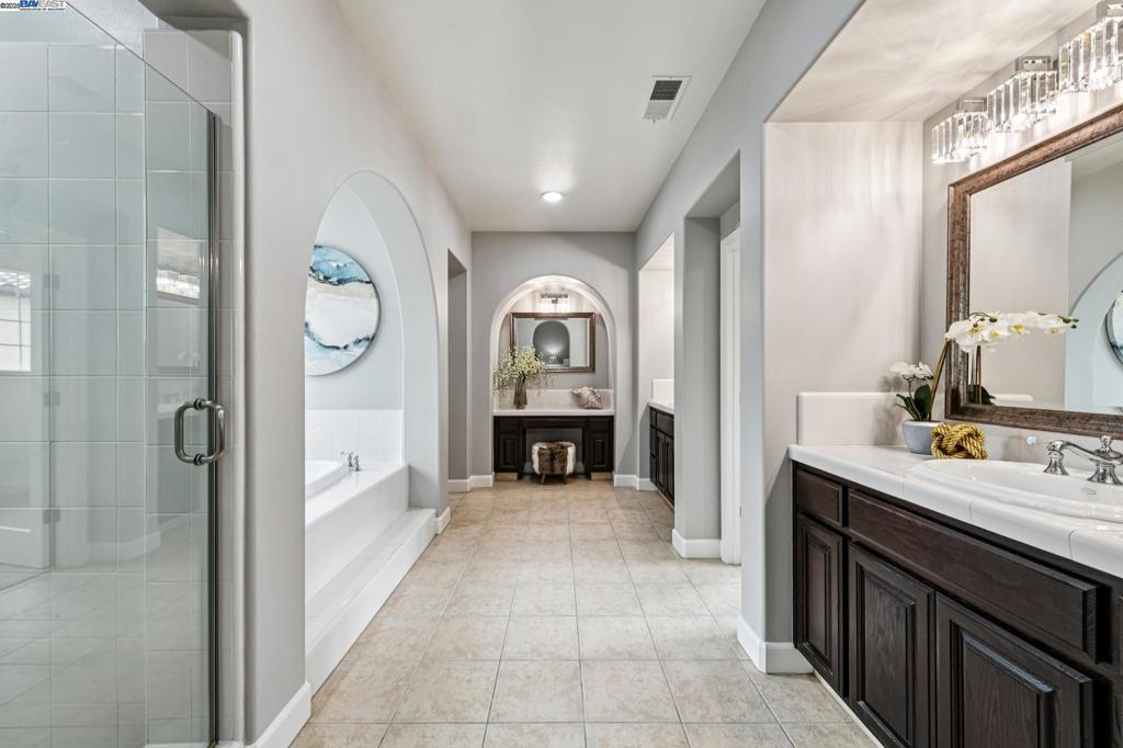 GALE RANCH - Residential