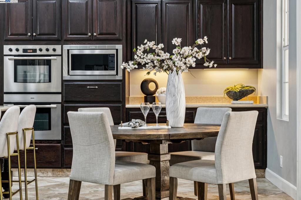 GALE RANCH - Residential