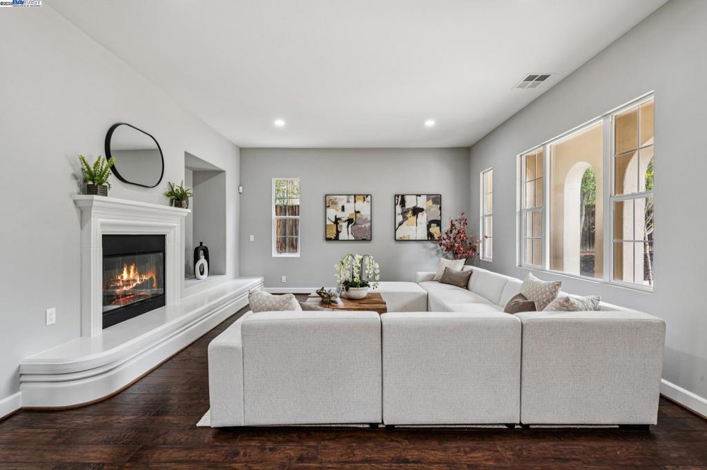 GALE RANCH - Residential