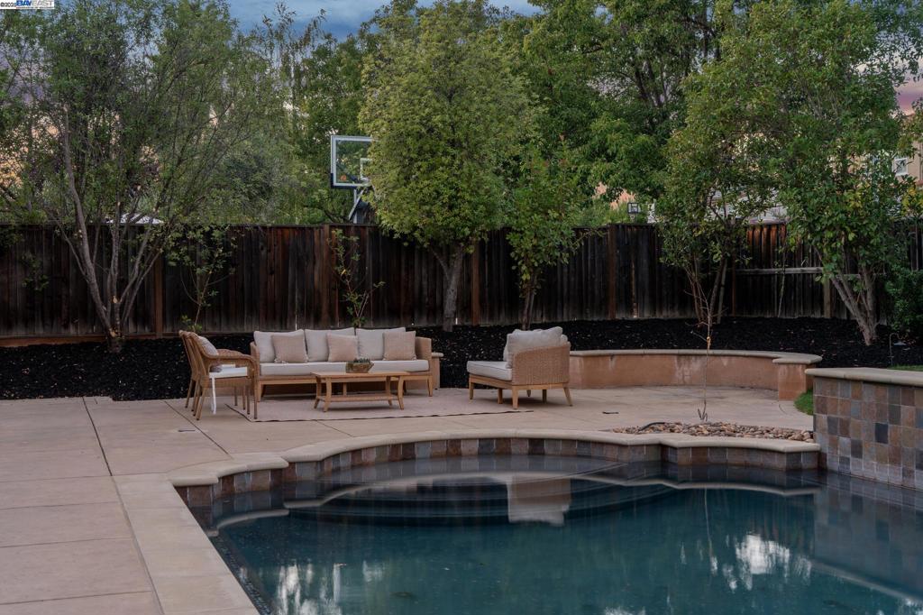 GALE RANCH - Residential