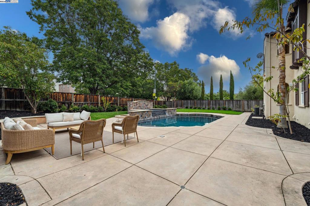 GALE RANCH - Residential