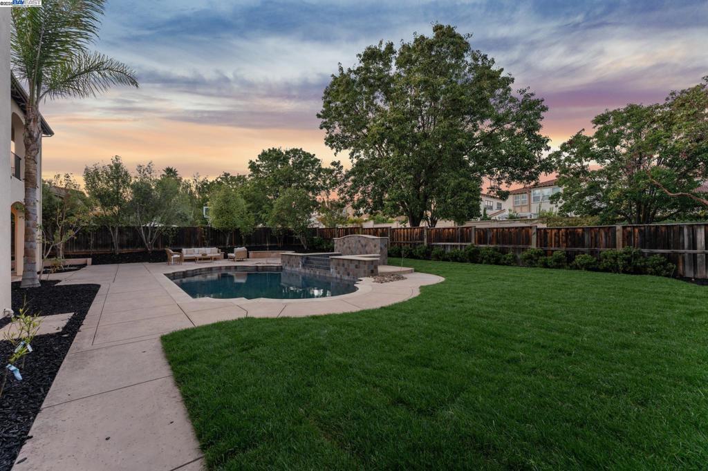 GALE RANCH - Residential