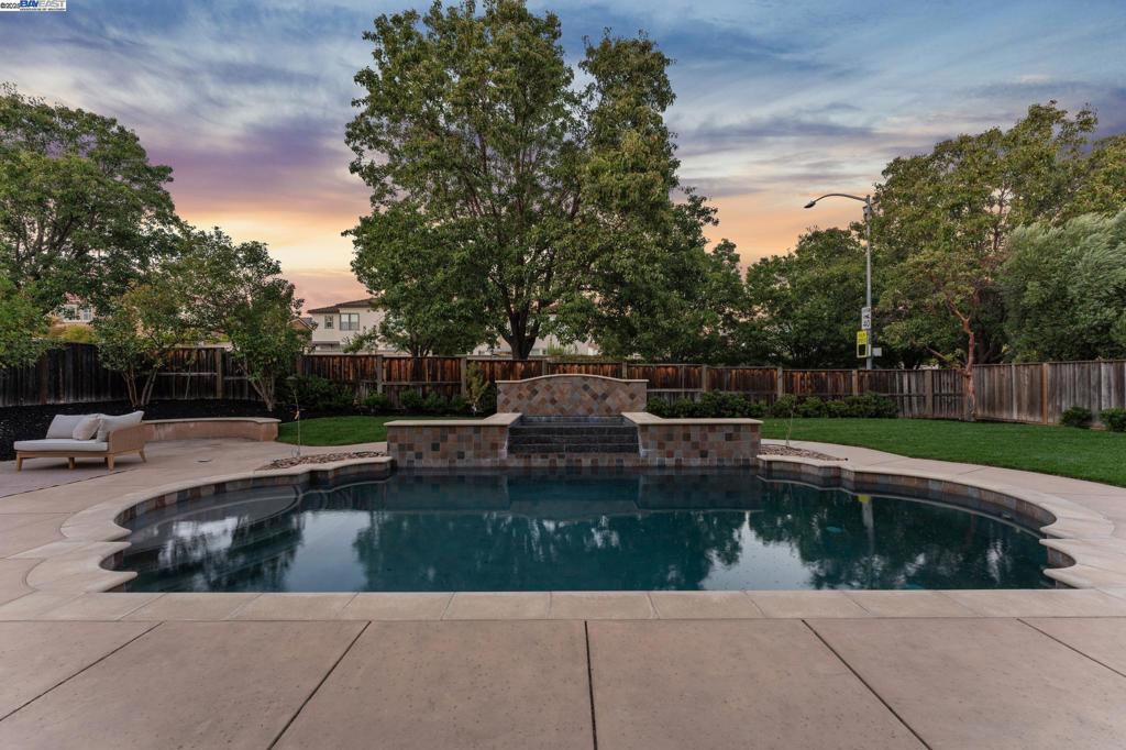 GALE RANCH - Residential