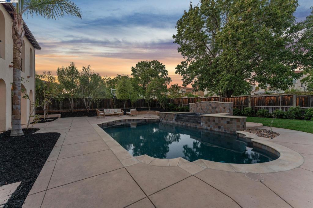 GALE RANCH - Residential