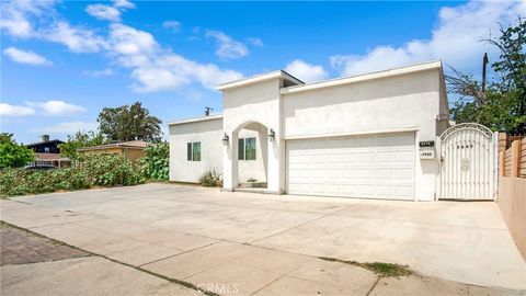 Photo of 7945 Woodman Avenue, Panorama City, CA 91402 (MLS # SR26107181)