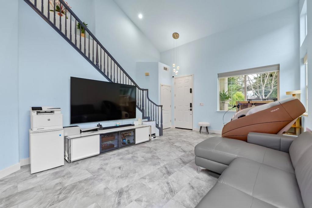 708 Raineer Court
