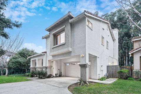 Photo of 708 Raineer Court, San Leandro, CA 94577 (MLS # ML82037493)