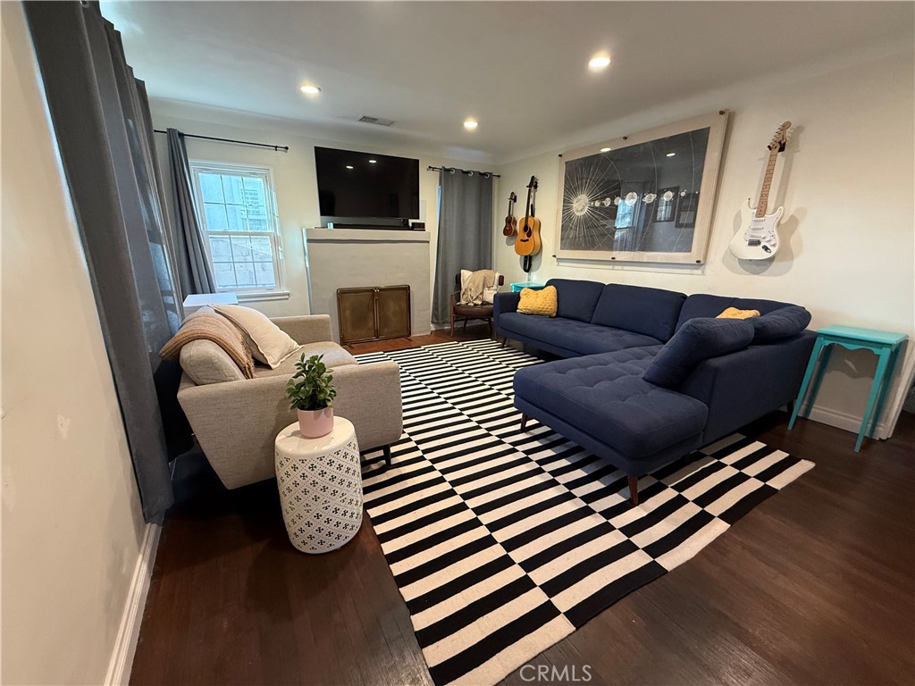 6232 Magnolia