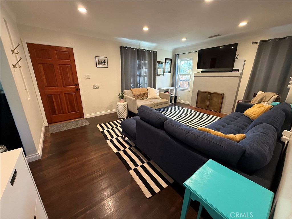 6232 Magnolia