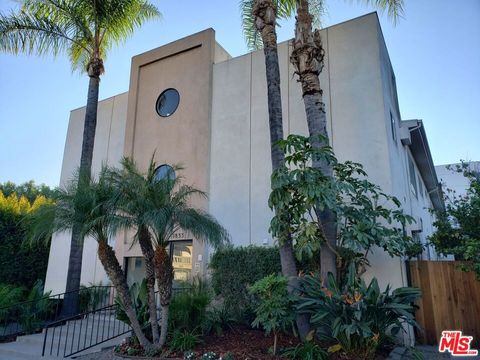 Photo of 1833 N Edgemont Street #3, Los Angeles, CA 90027 (MLS # 26725459)