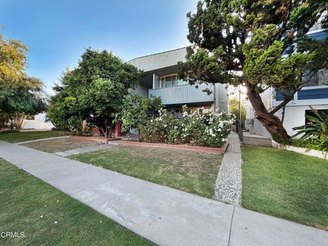 Photo of 4227 Whitsett Avenue, Los Angeles, CA 91604 (MLS # P1-29159)