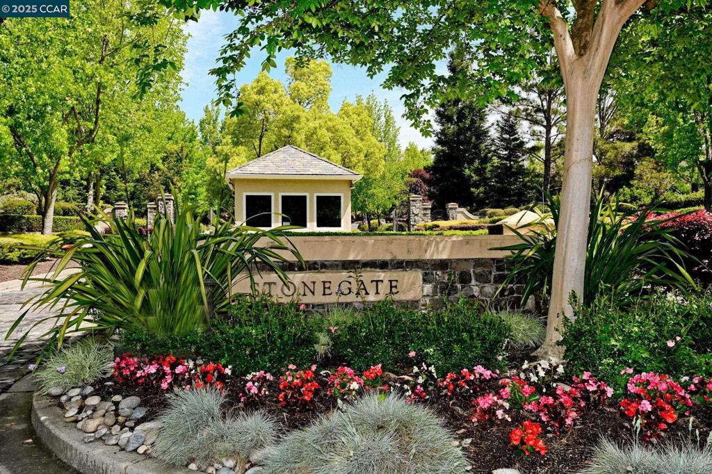 STONEGATE - Residential