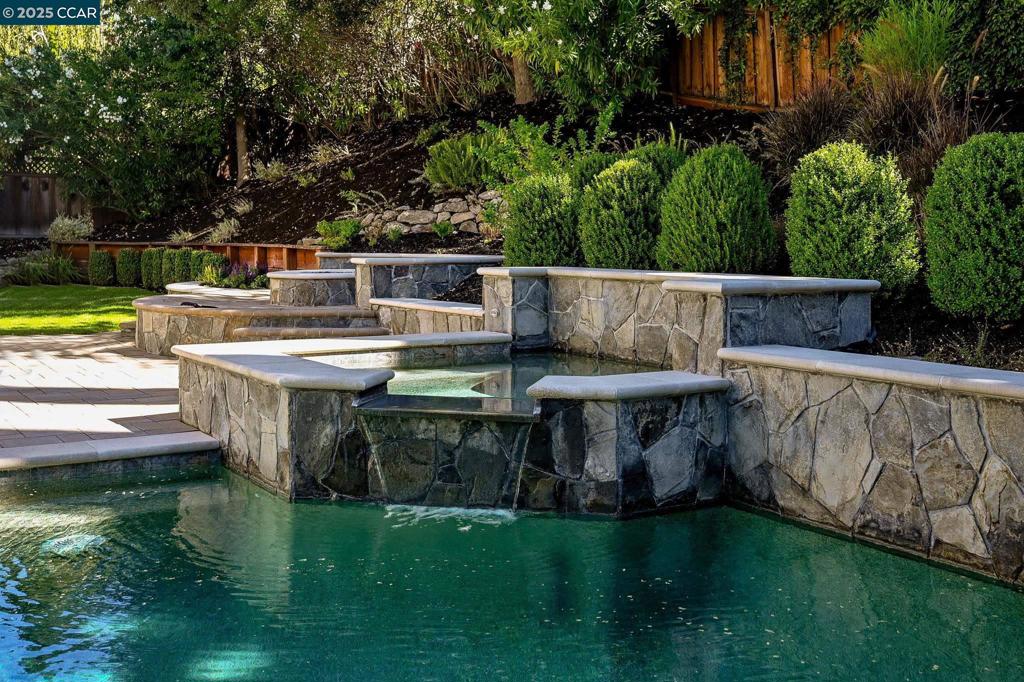 STONEGATE - Residential