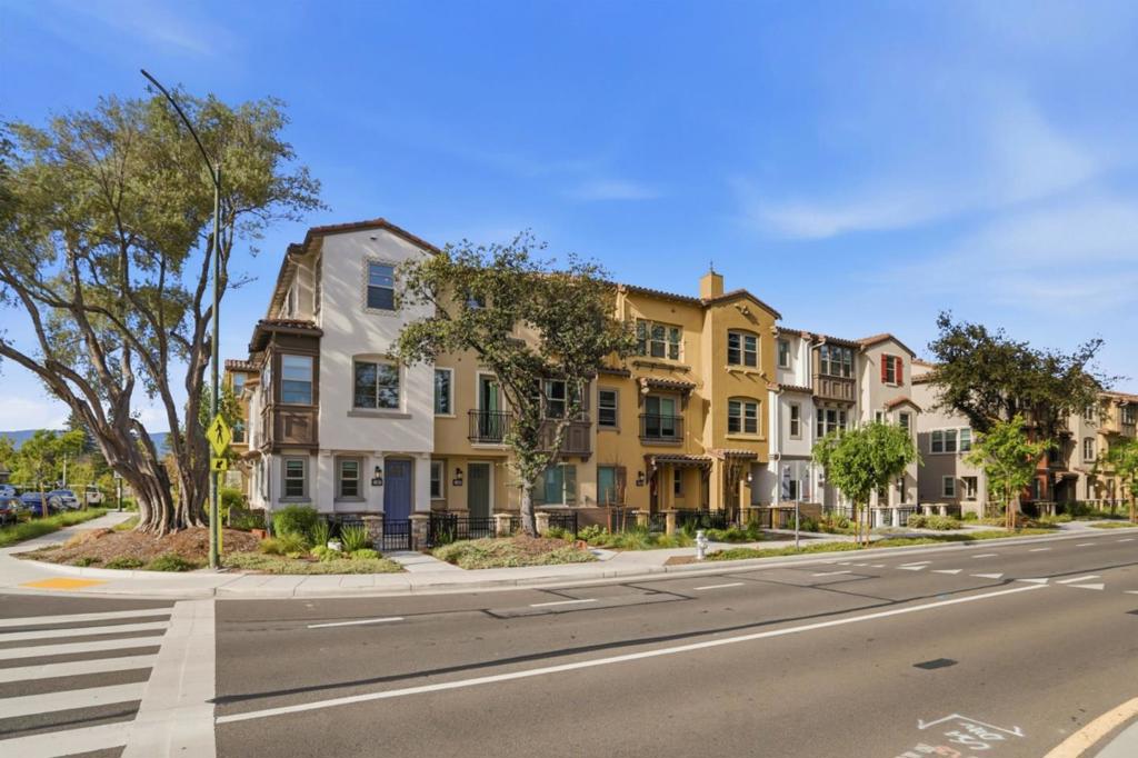 1301 W Middlefield Road, Mountain View CA 94043