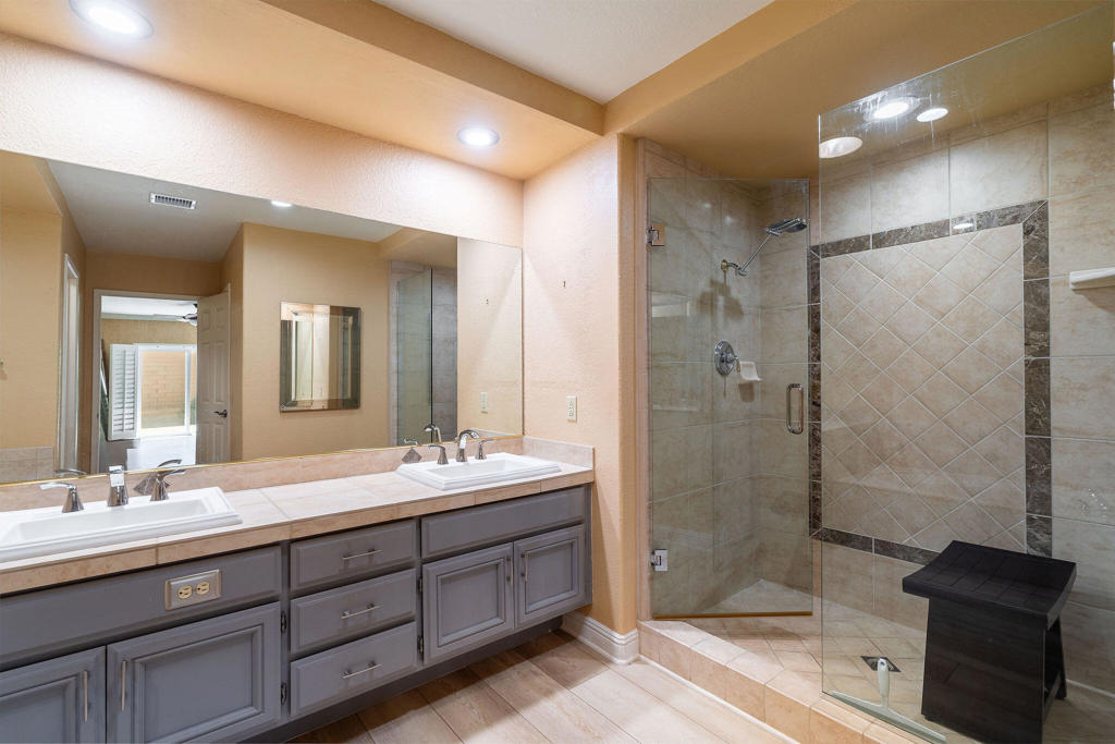 Laguna De La Paz - Residential