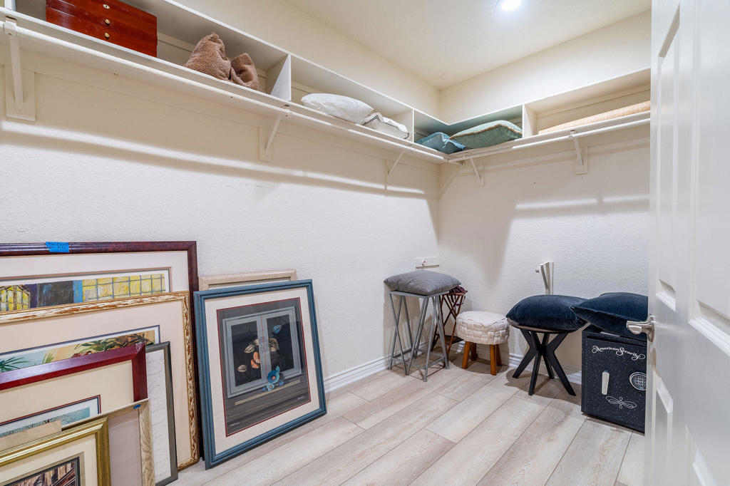 Laguna De La Paz - Residential