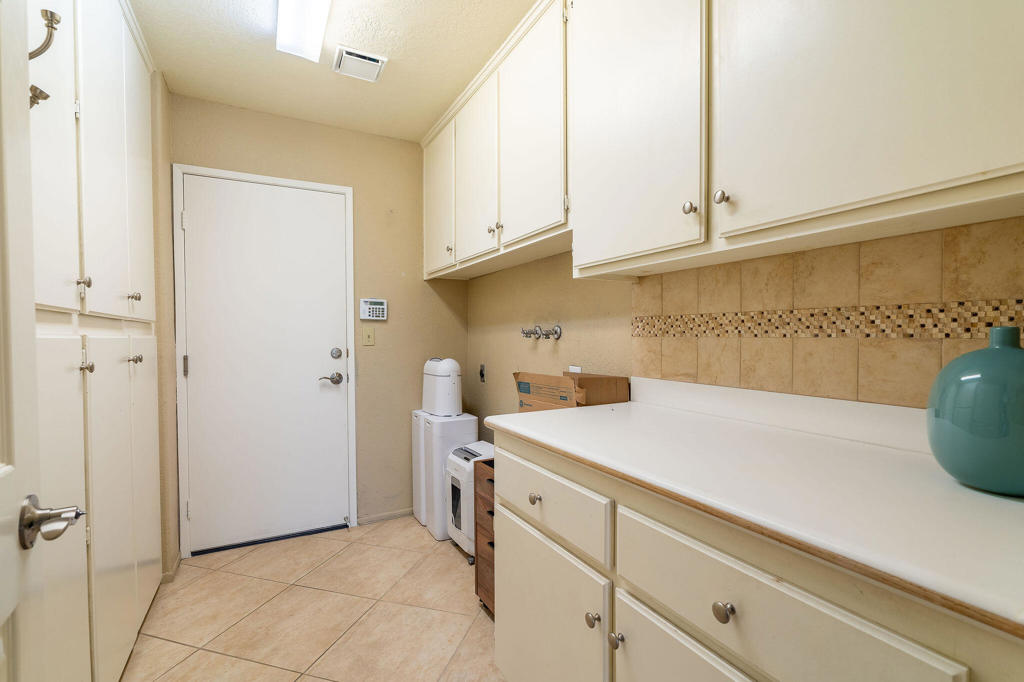 Laguna De La Paz - Residential