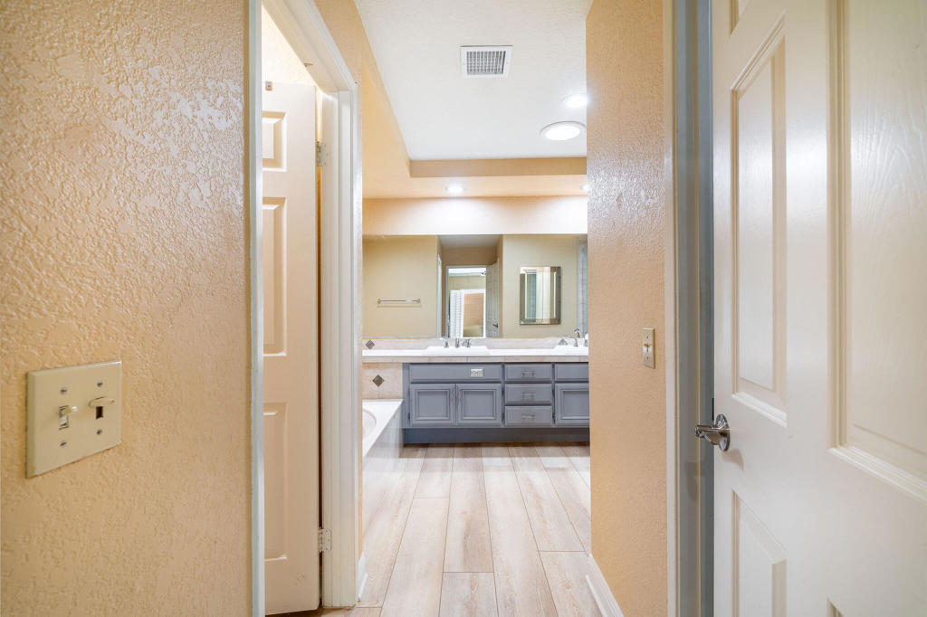 Laguna De La Paz - Residential