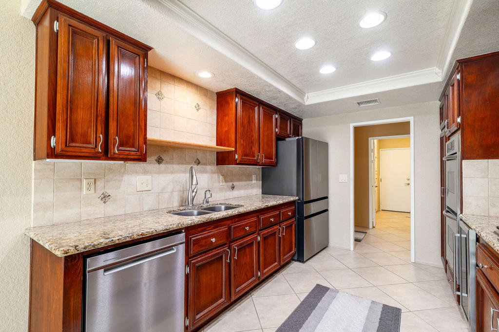 Laguna De La Paz - Residential