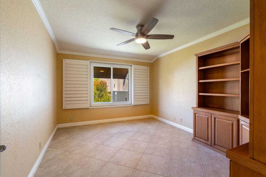 Laguna De La Paz - Residential