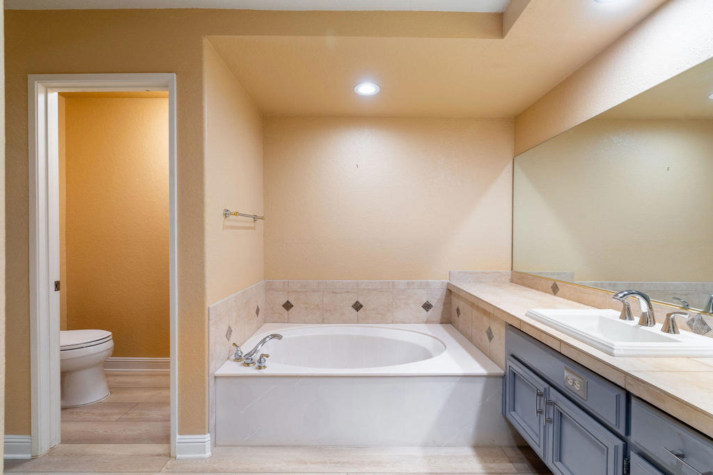 Laguna De La Paz - Residential